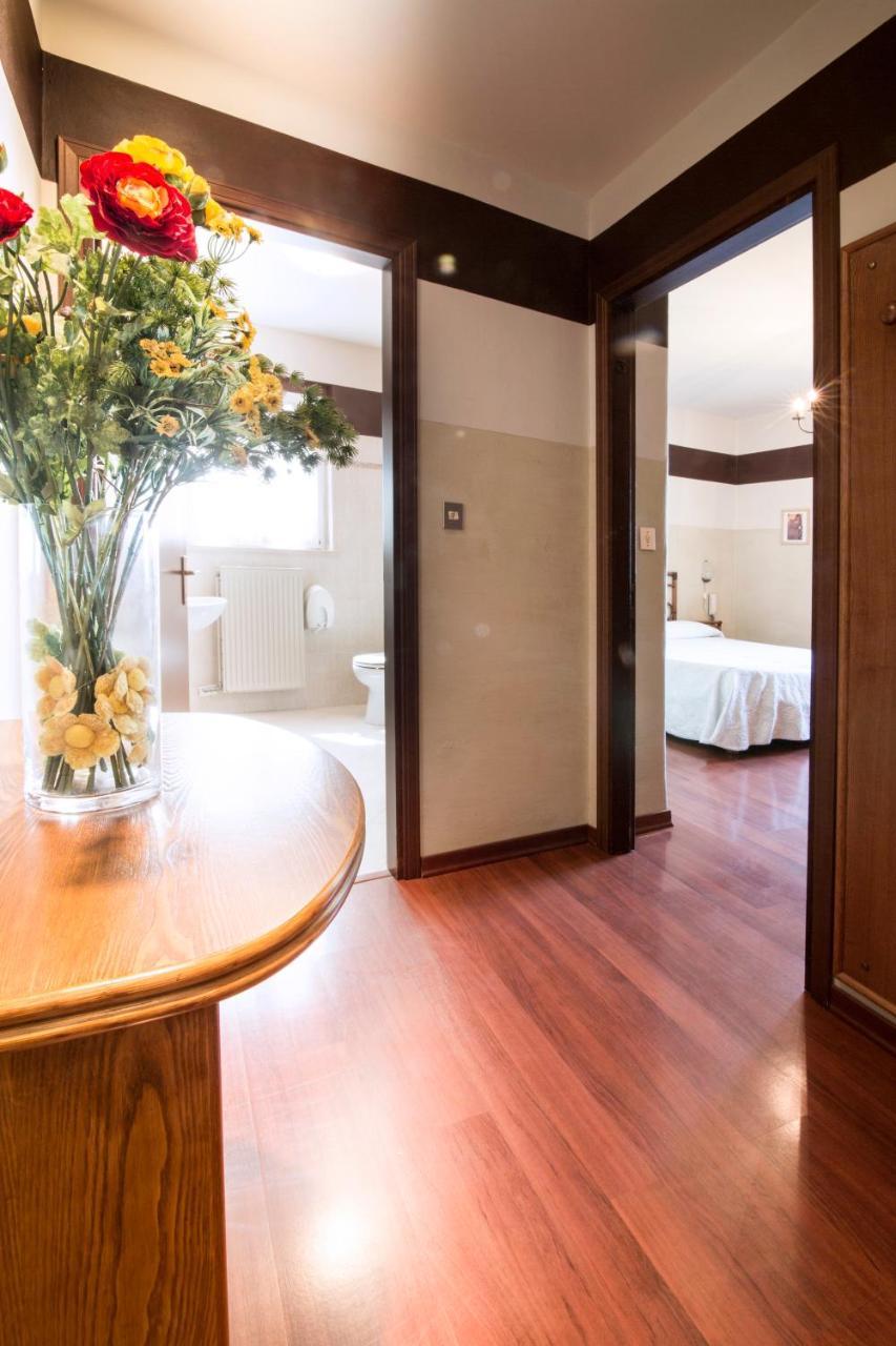 Hotel Castello S. Antonio Lazise Bagian luar foto